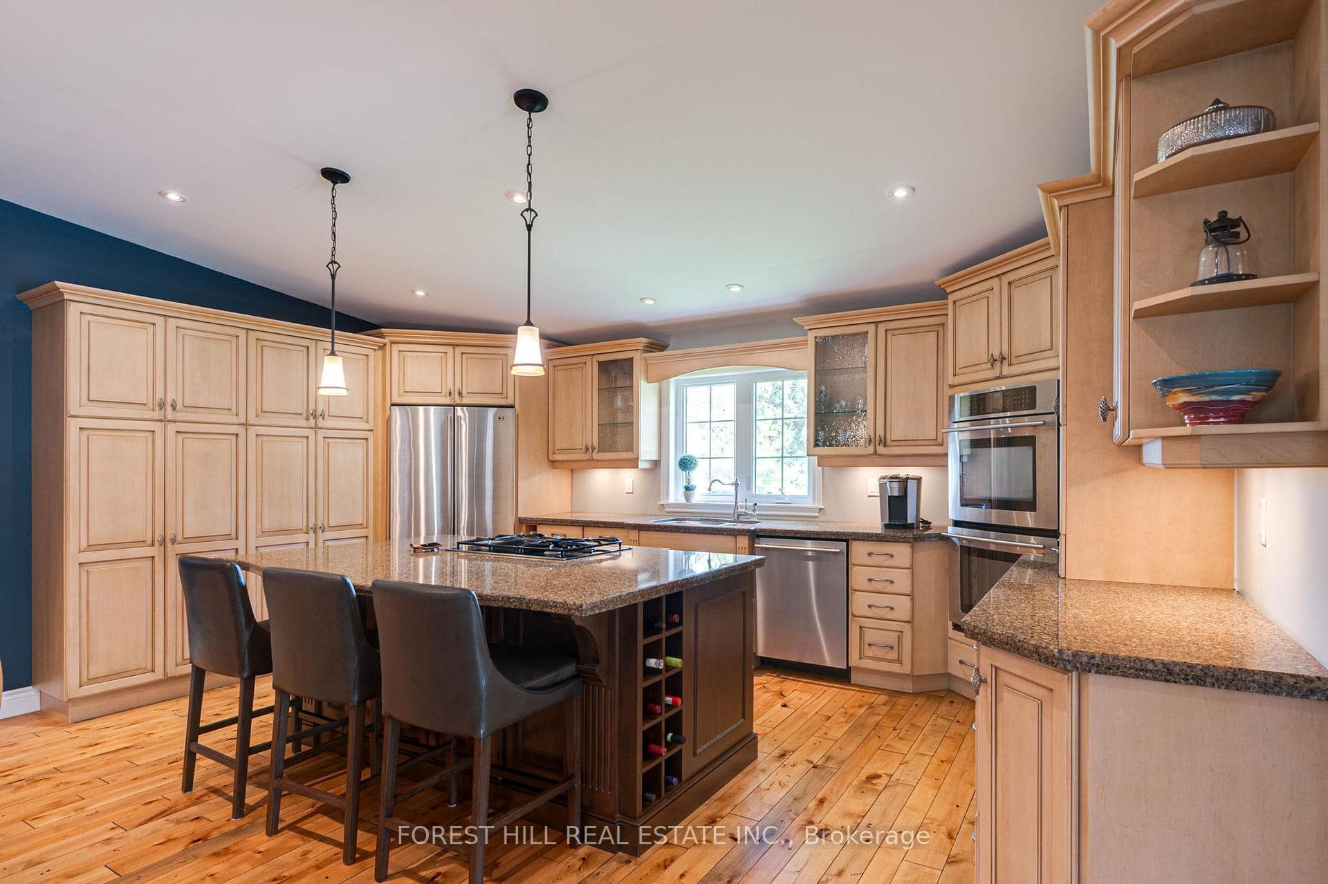 33 Joyce Boulevard photo 10