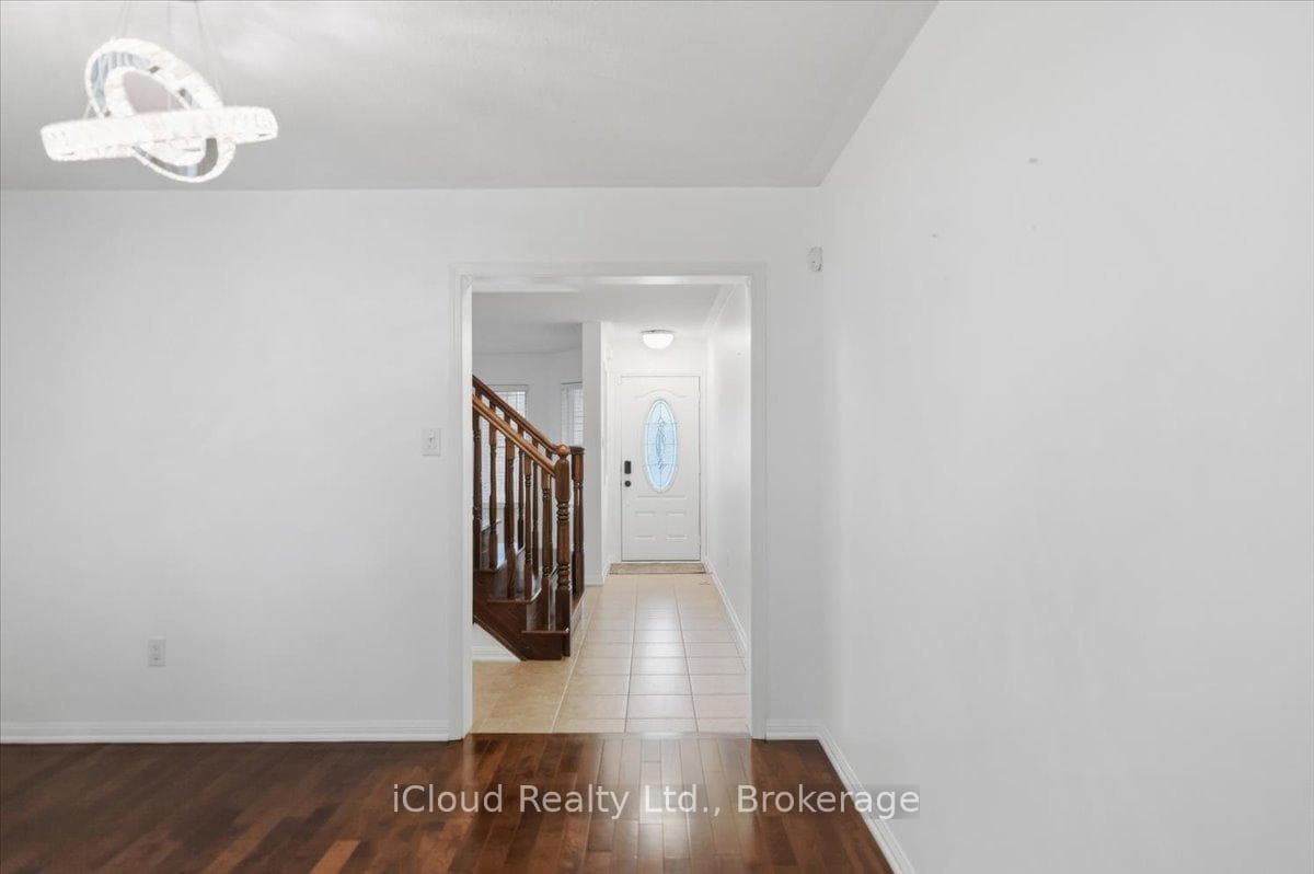 270 Whetham Heights photo 9
