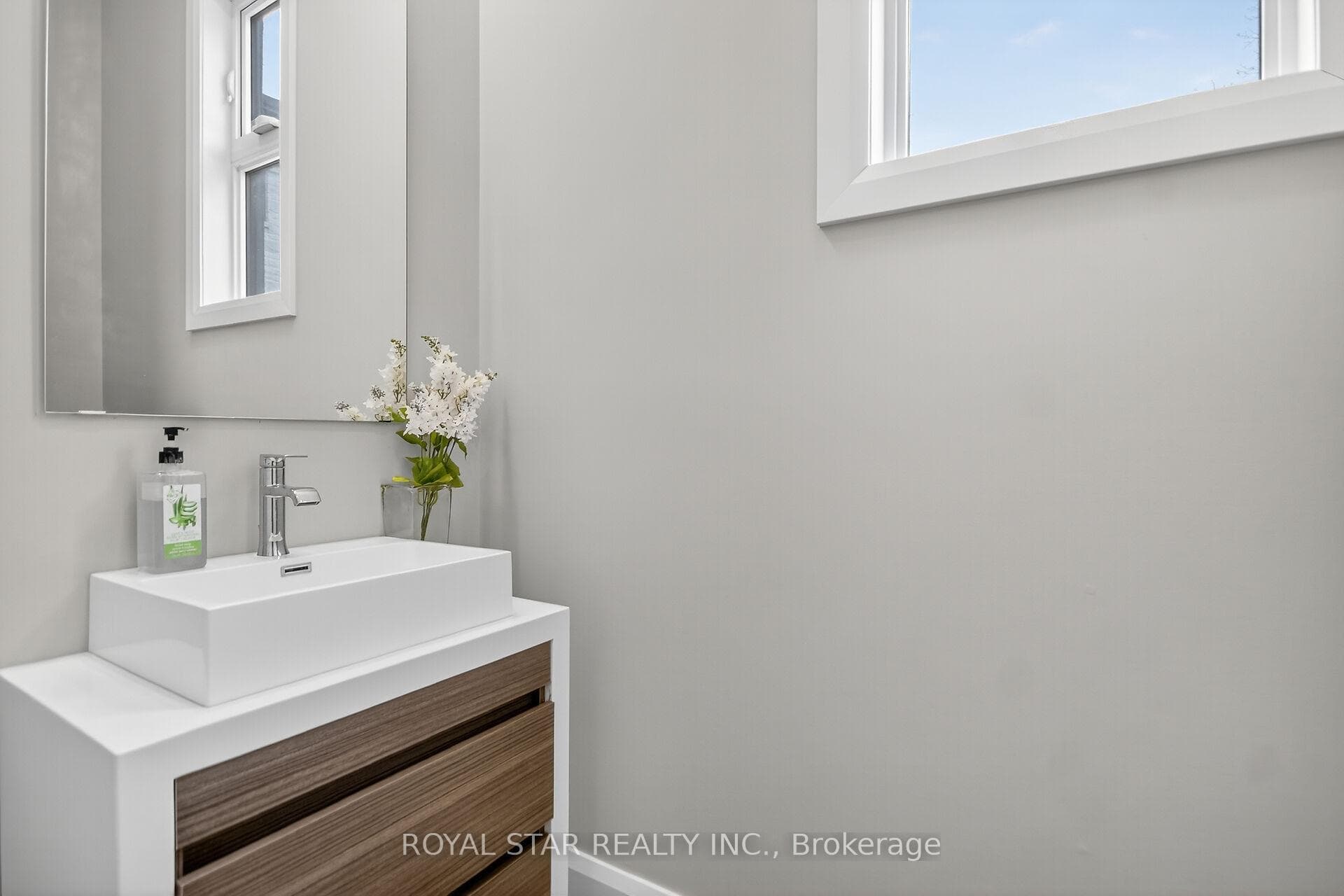 17 Rideau Heights Drive photo 18