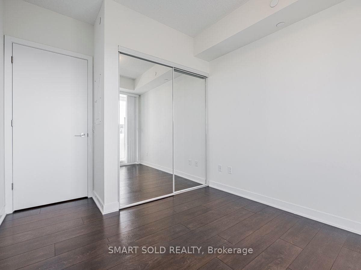 2221 Yonge Street Unit 1909 photo 12