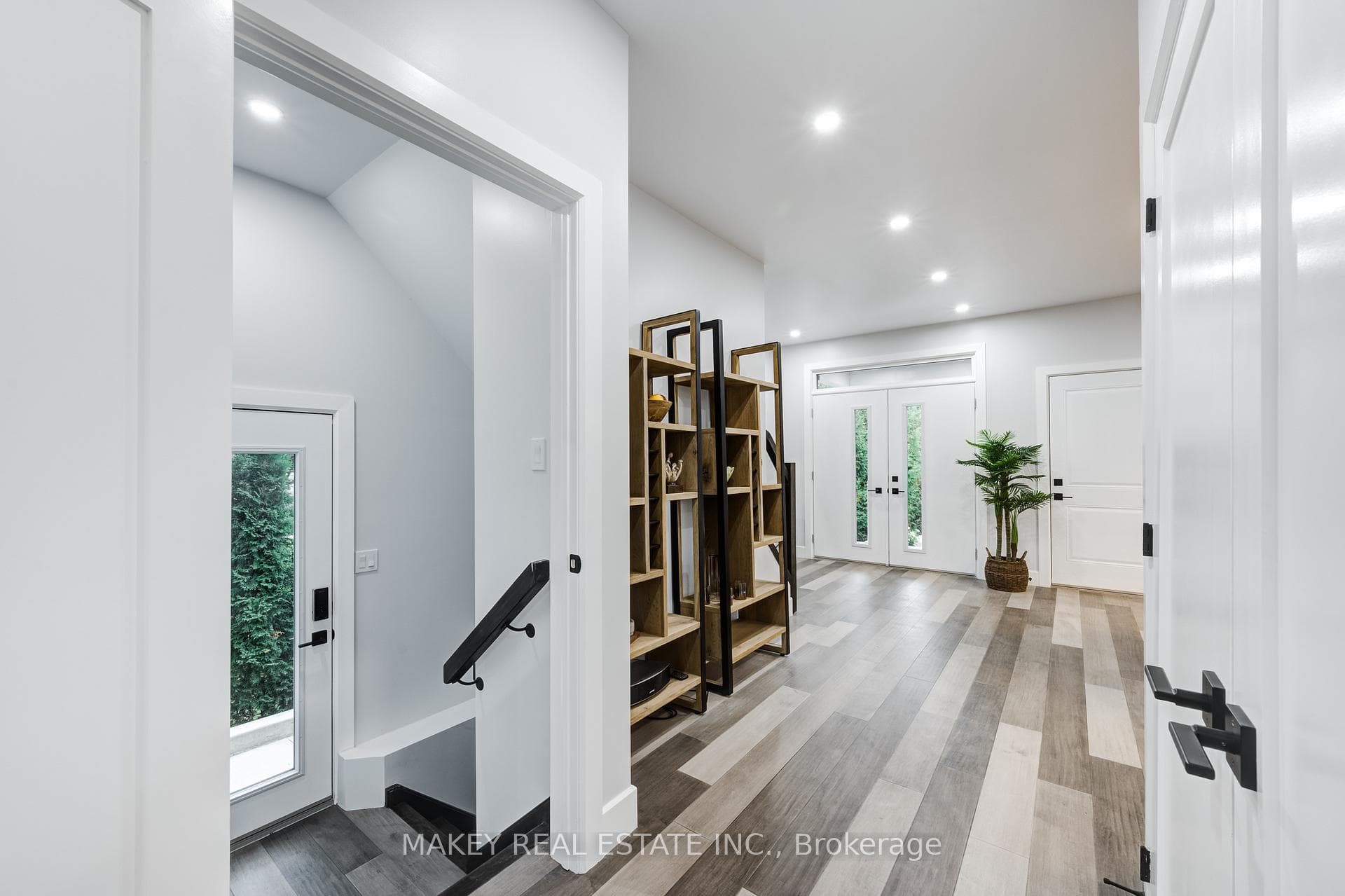 647 Devonshire Avenue photo 39