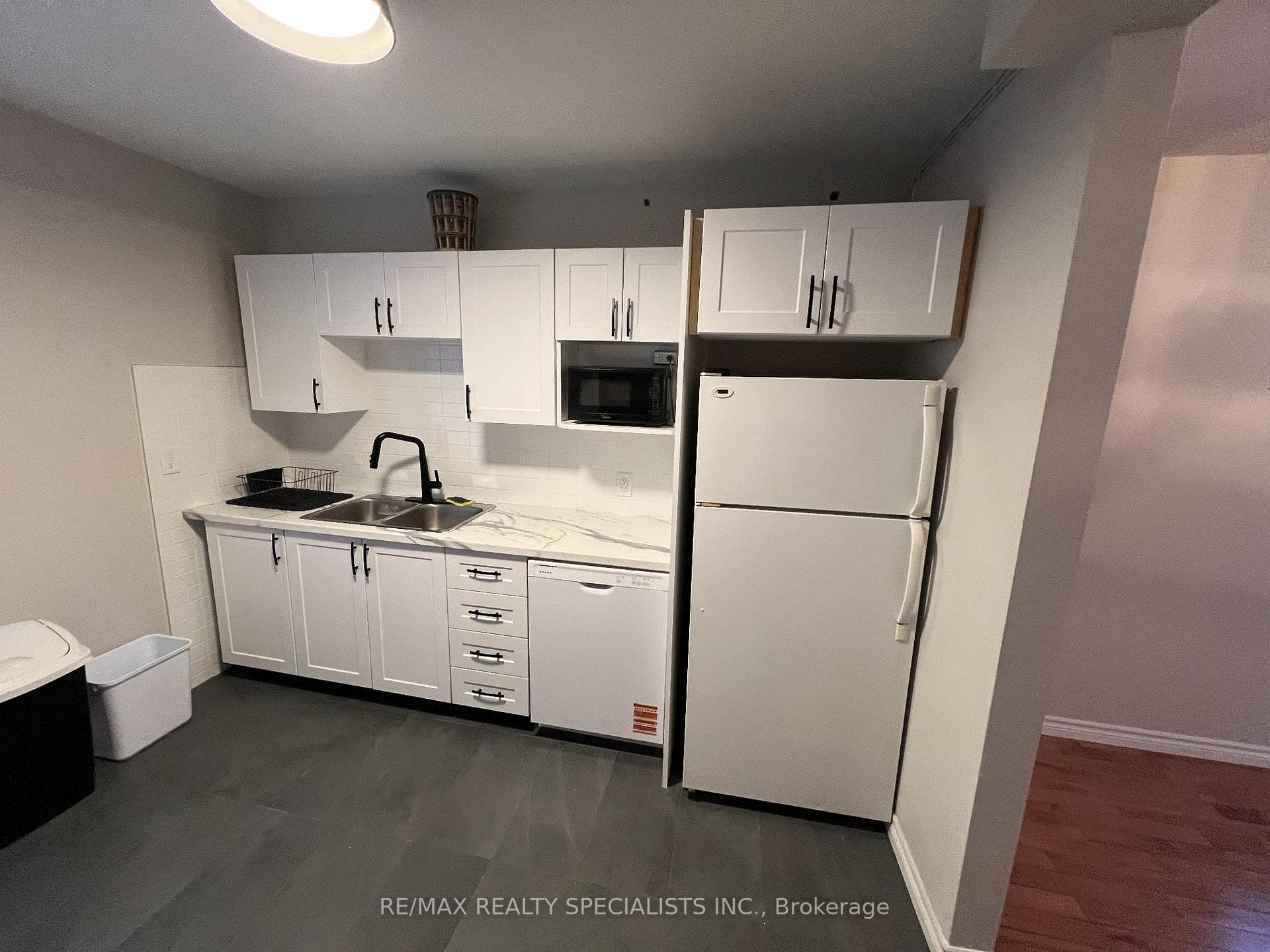 786 Walker Street photo 8