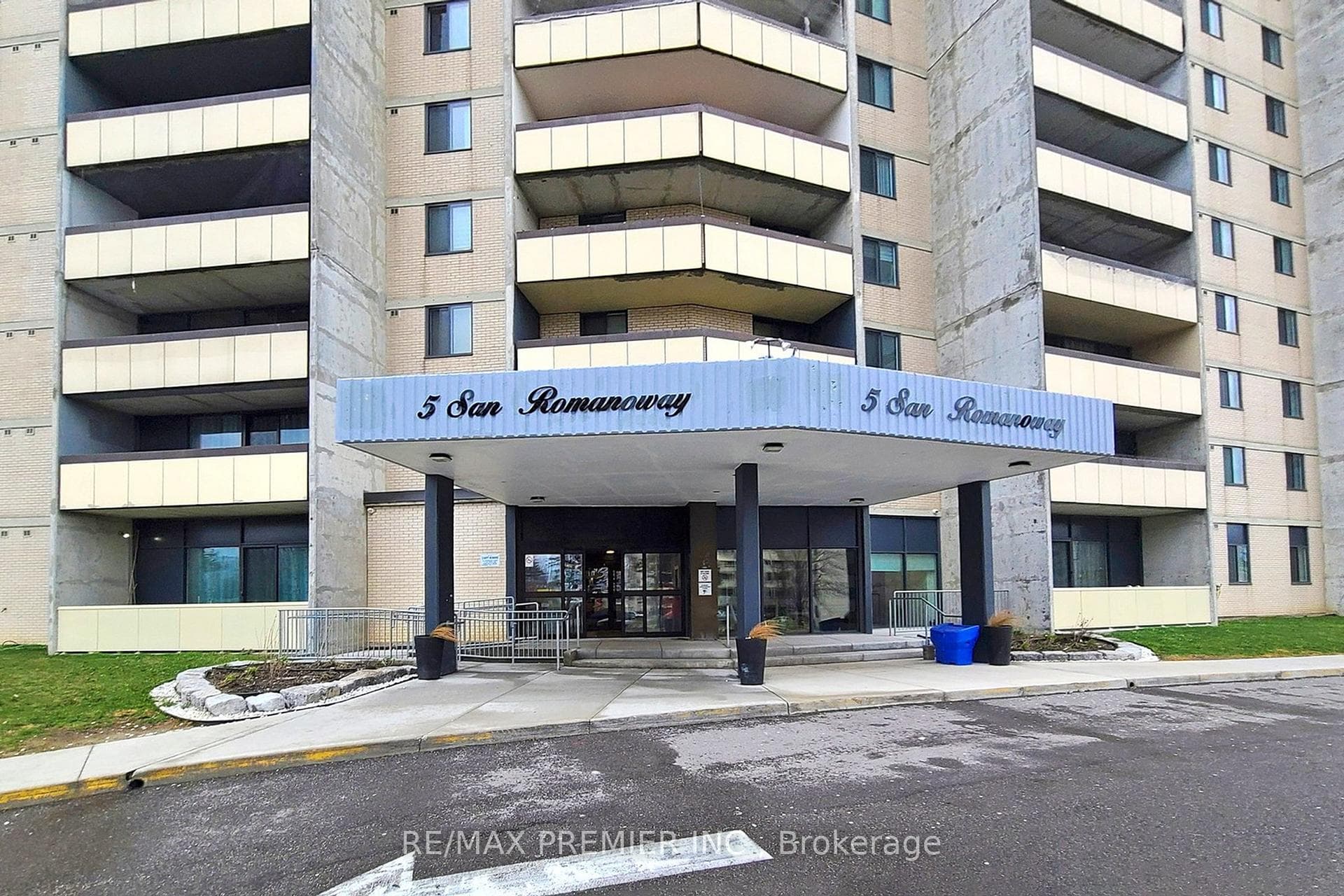 5 San Romano Way Unit 903 photo 3