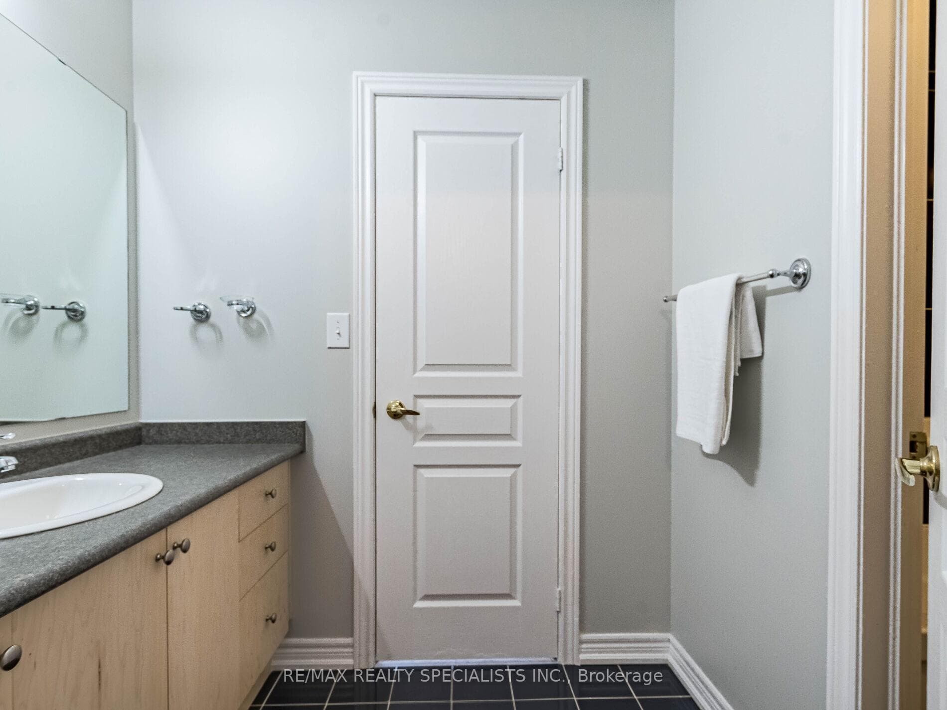 Semi Ensuite