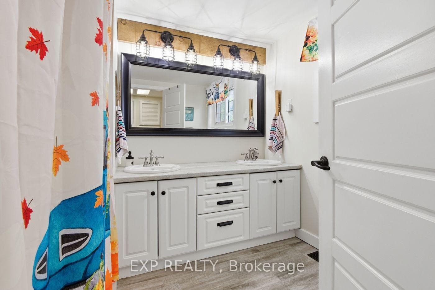 9043 Ridge Road photo 9