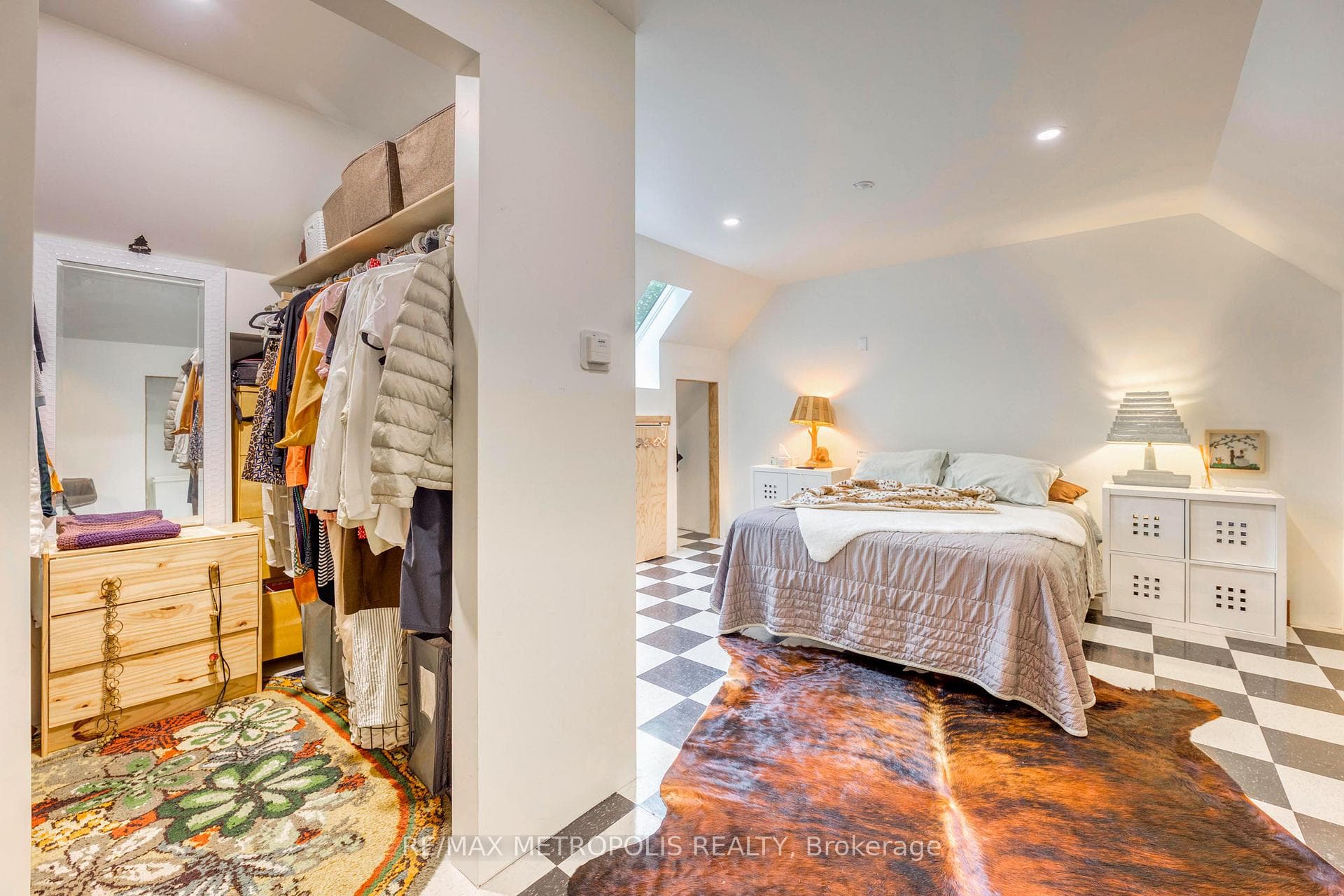 9594 ORCHARD Road photo 18