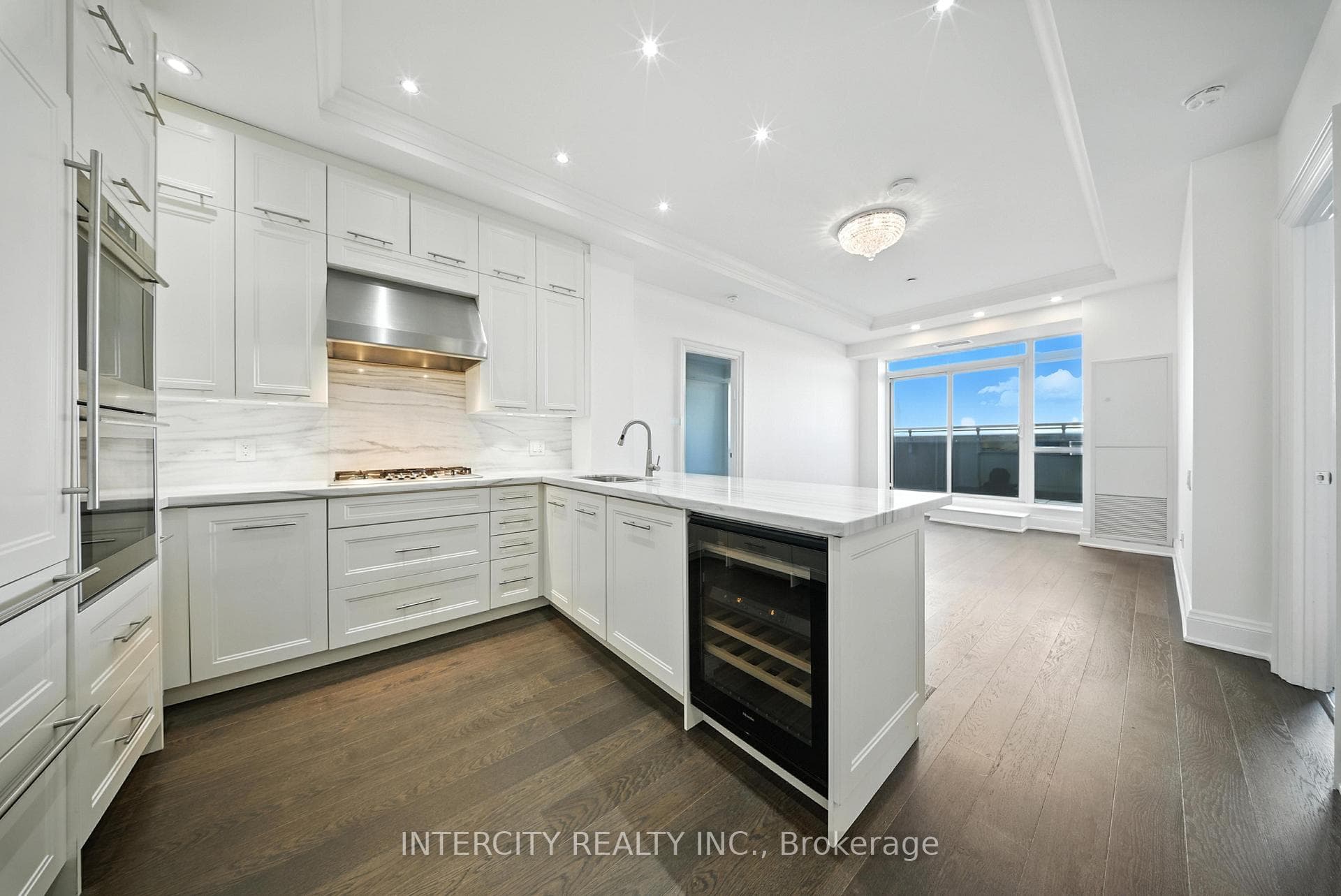 7608 Yonge Street Unit PH15 photo 8