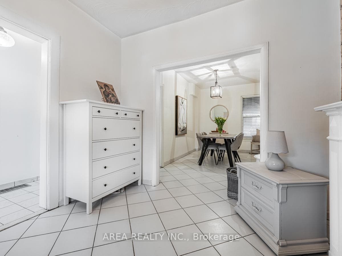 231 Beatrice Street photo 4