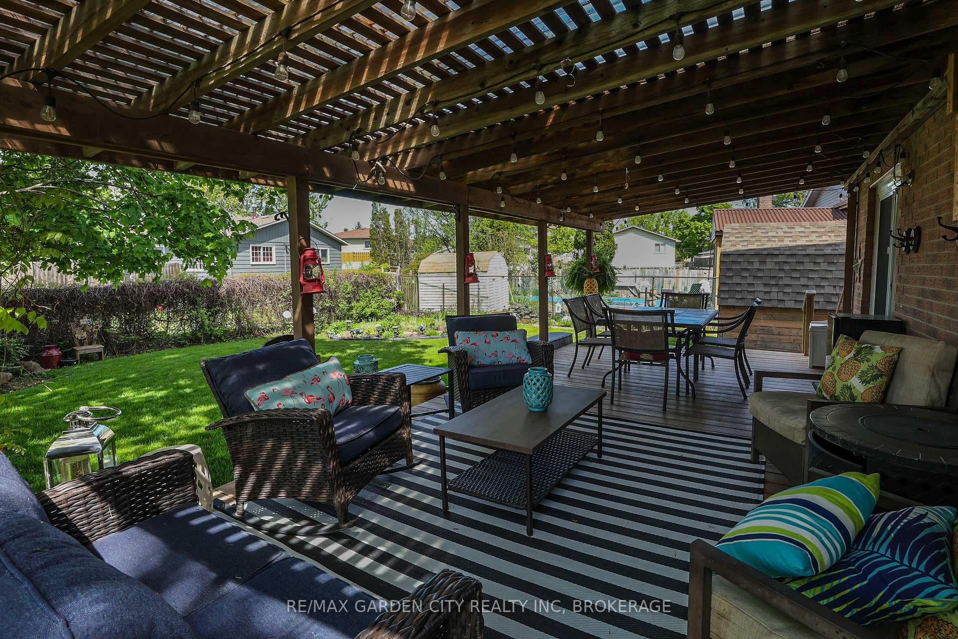 8 Lampman Crescent photo 31