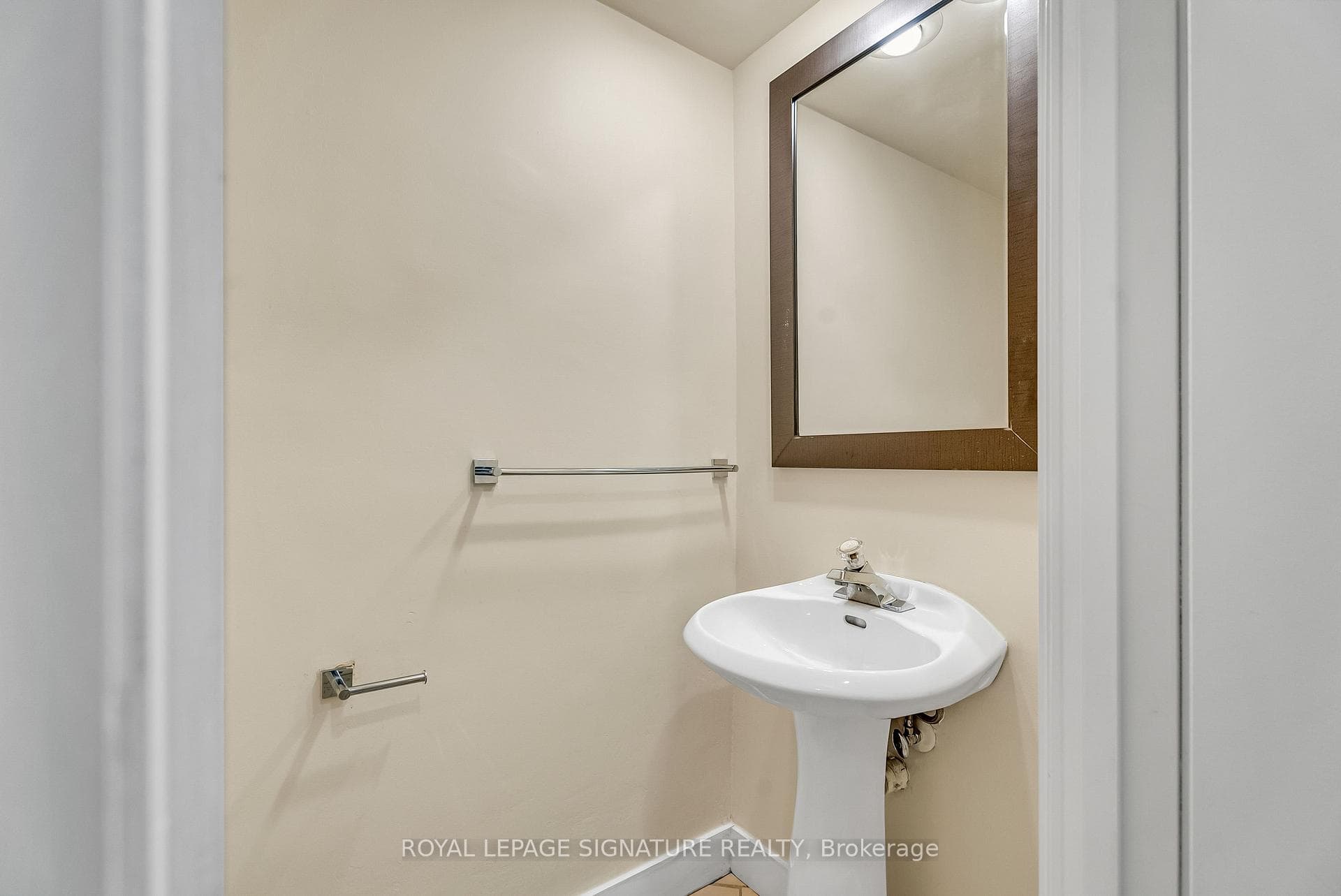 130 Three Valleys Drive photo 16