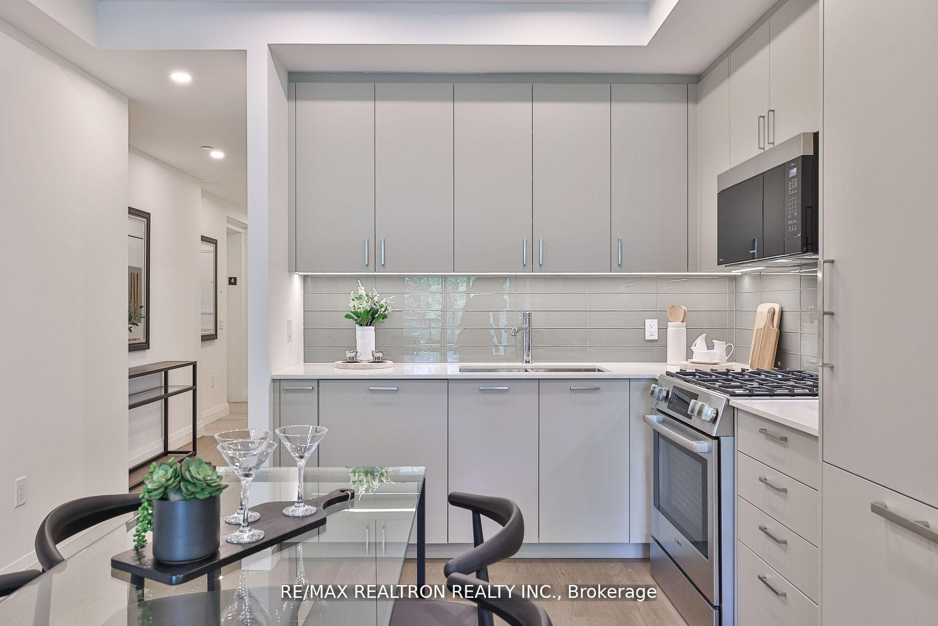 285 Avenue Road Unit 403 photo 14