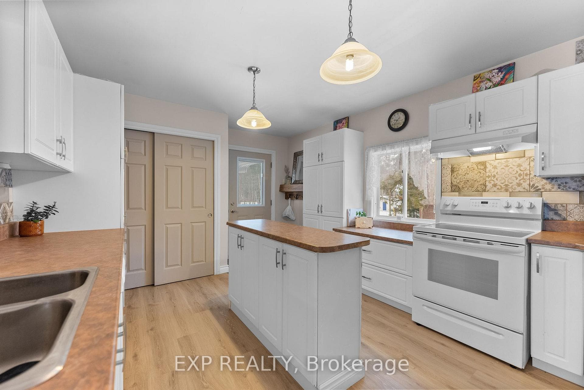 77B Christopher Lane photo 17