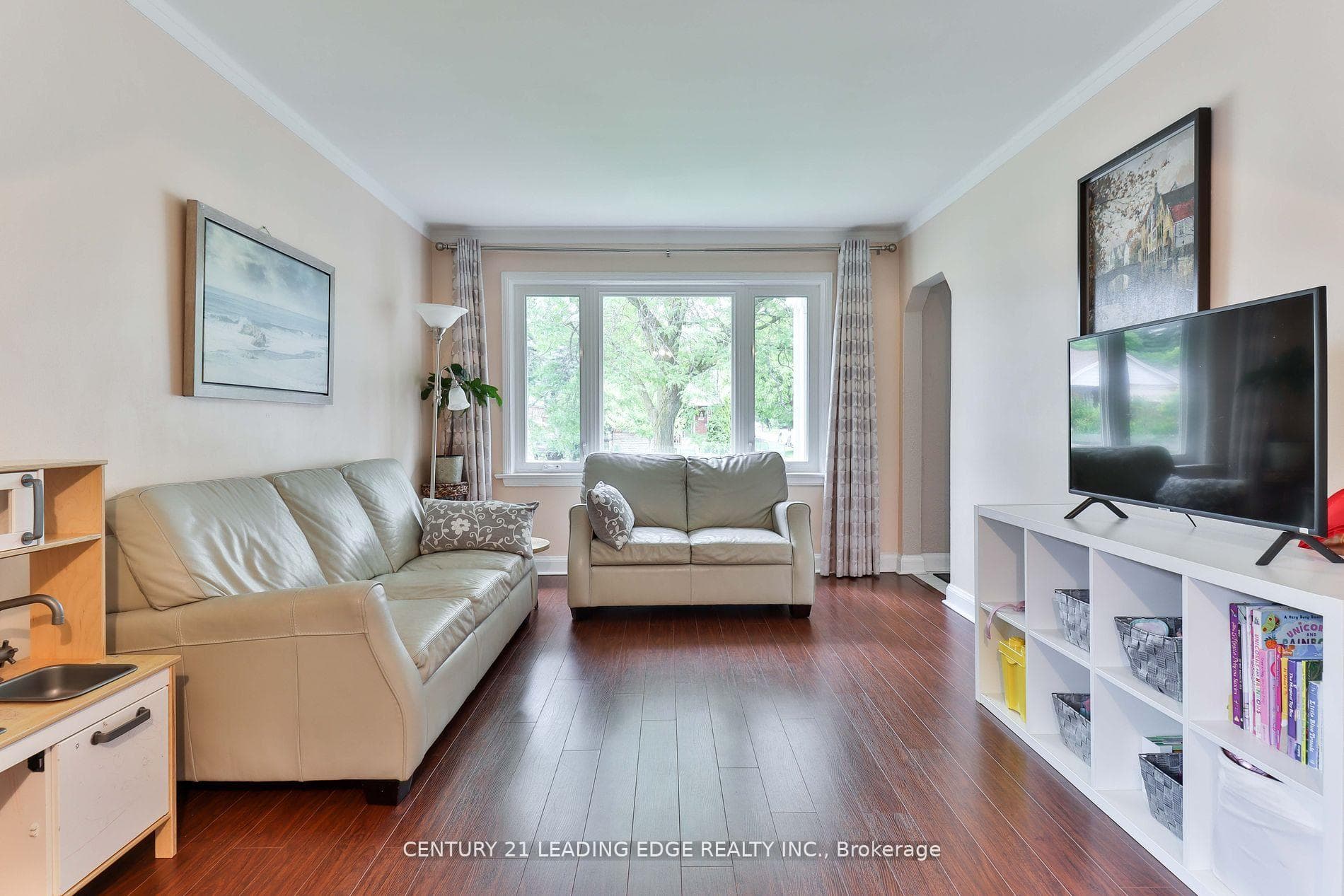 698 Pharmacy Avenue photo 9