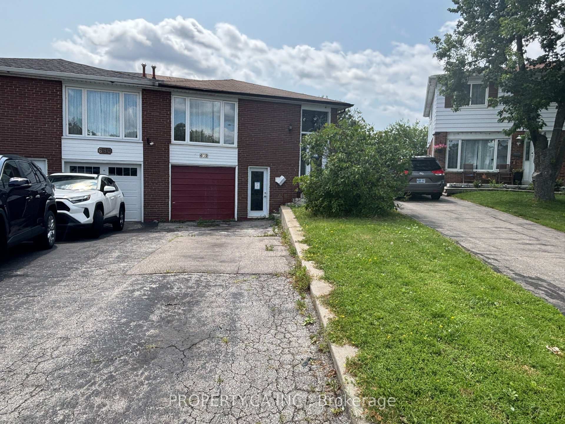 682 Eaglemount Crescent photo 1