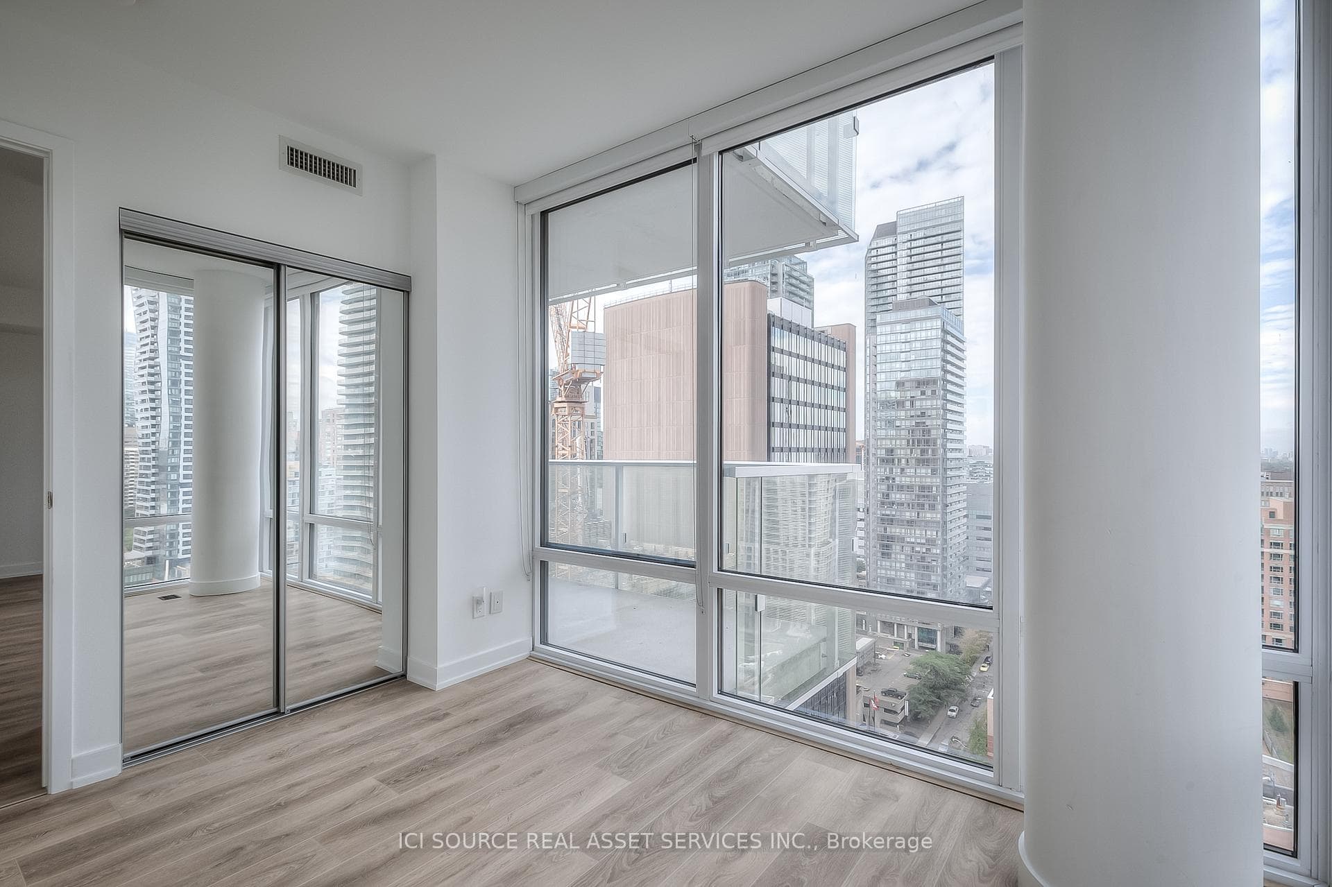 501 Yonge Street Unit 1902 photo 13
