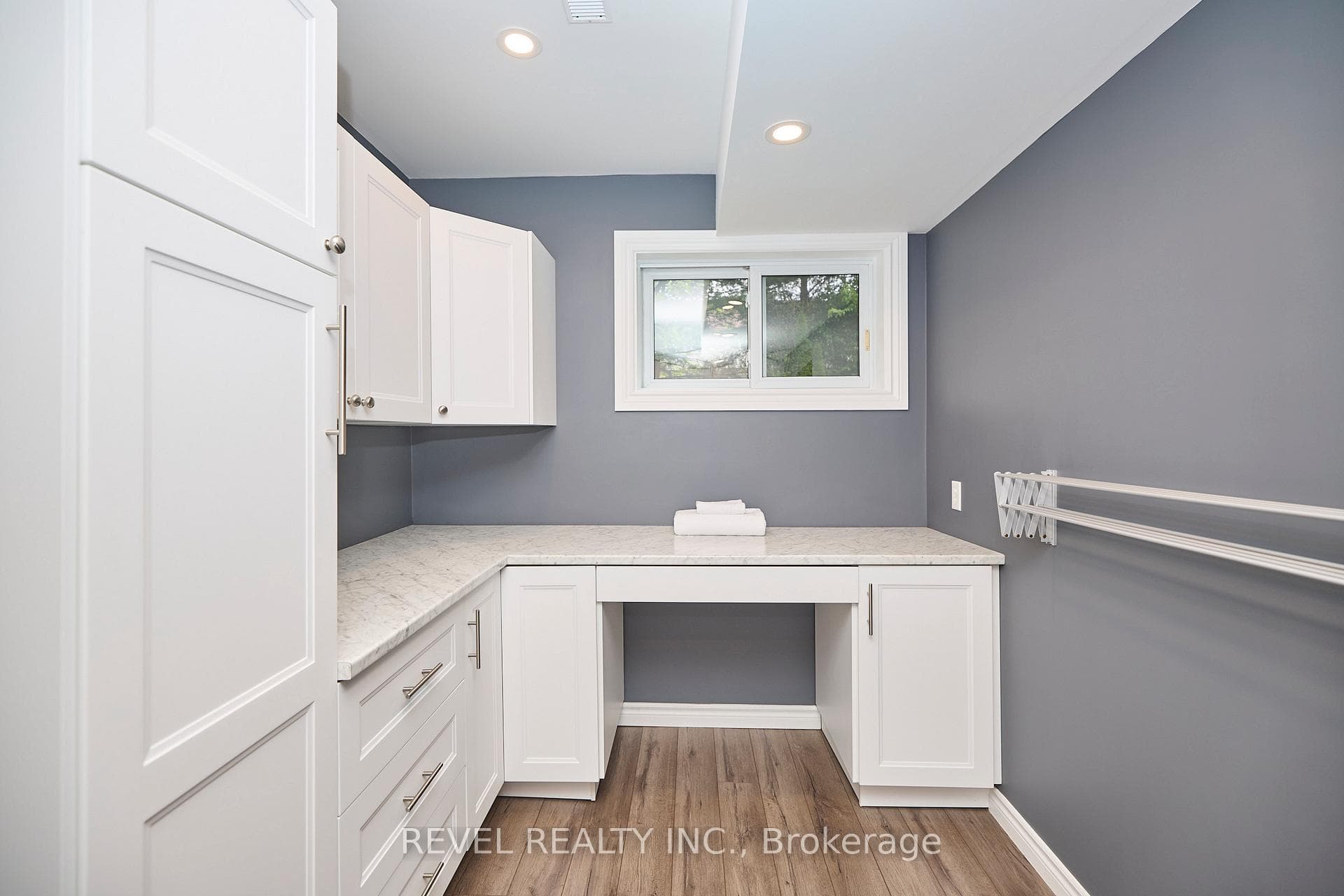 313 Beckett Crescent photo 31