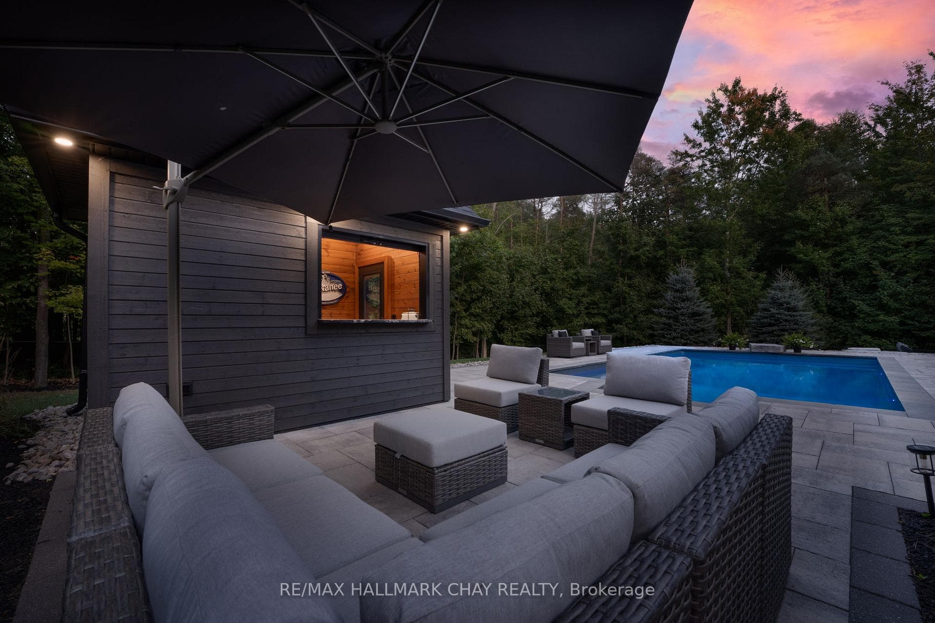 16 Houben Crescent, Oro-Medonte SEATING/Pool House