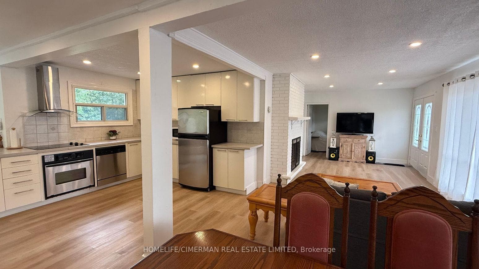 678 Trinity Street photo 6