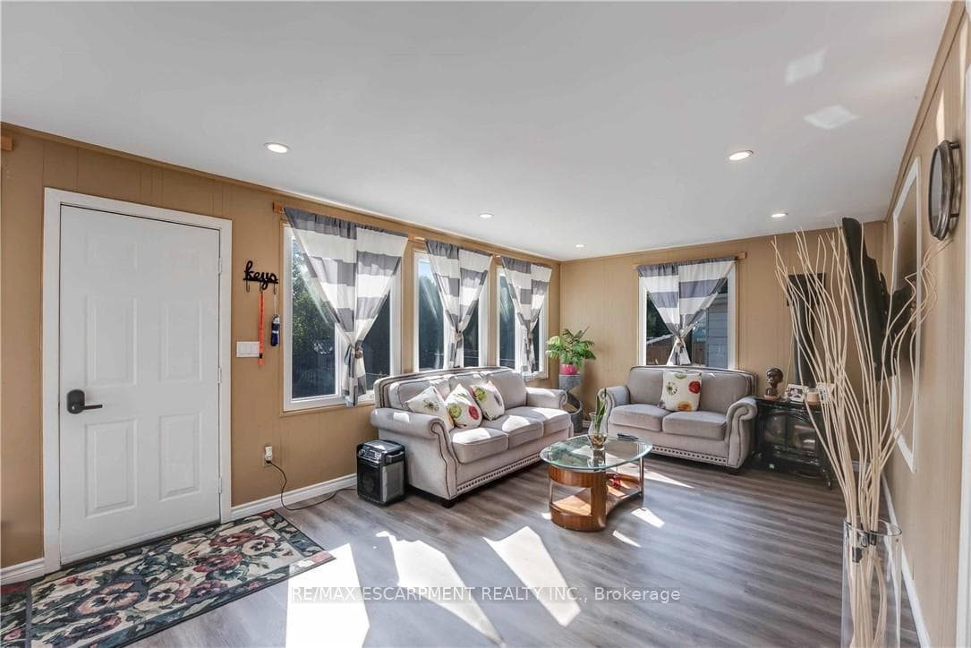 111 East 25th Street photo 13