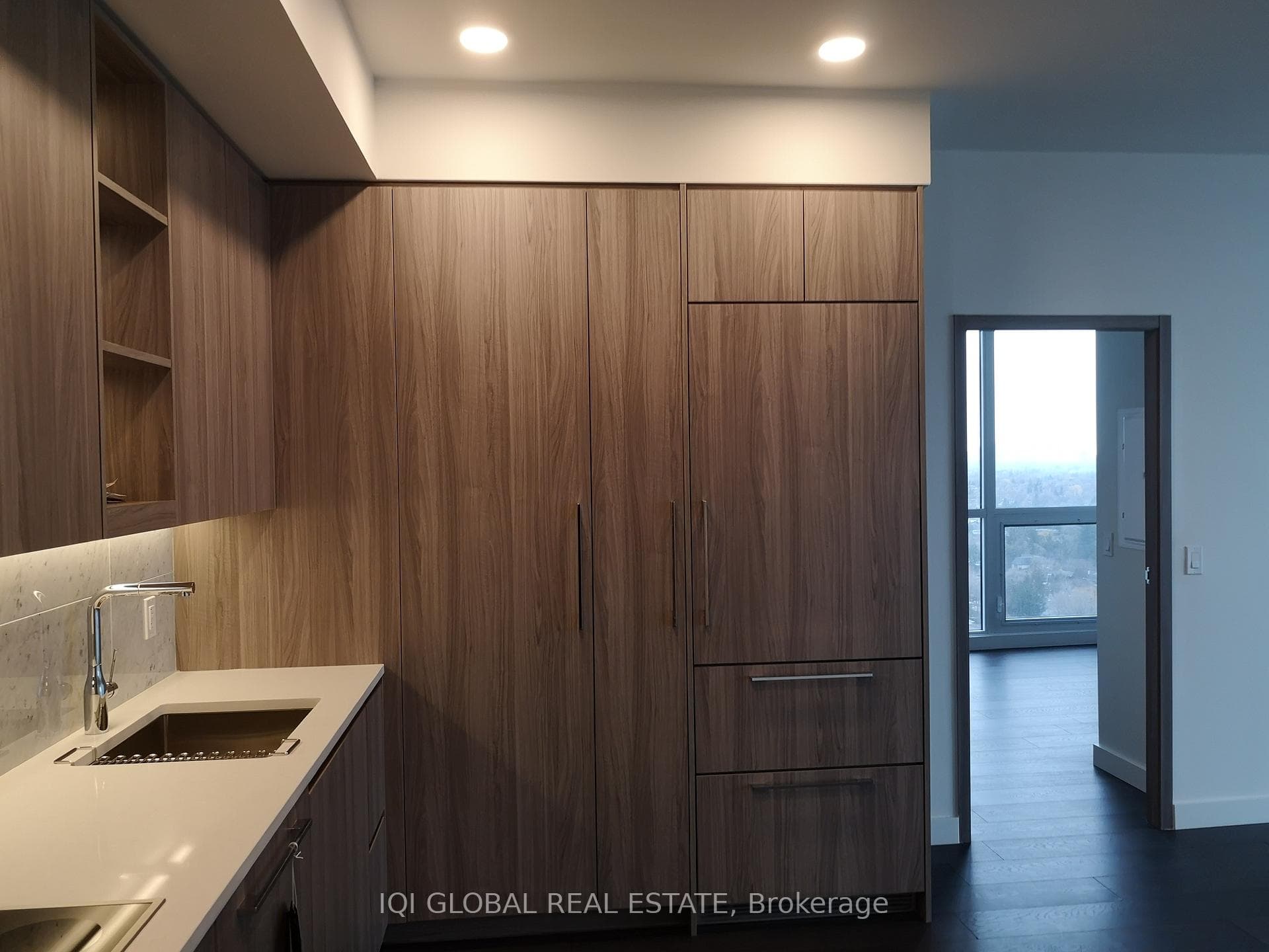 95 Mcmahon Drive Unit 2706 photo 7
