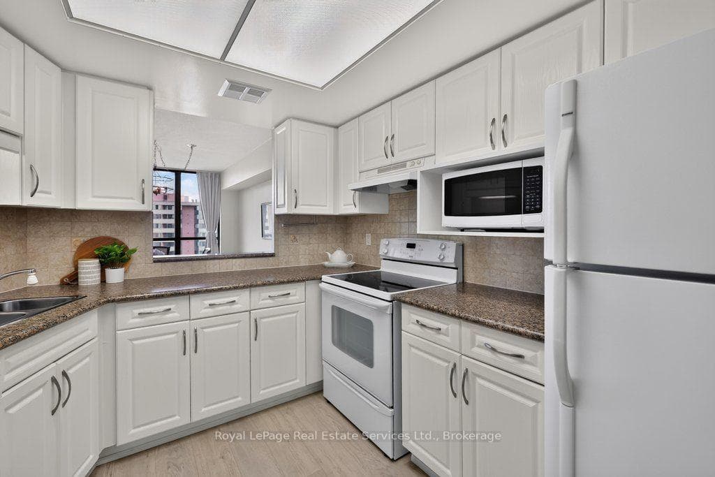 1240 Marlborough Court Unit 1105 photo 17