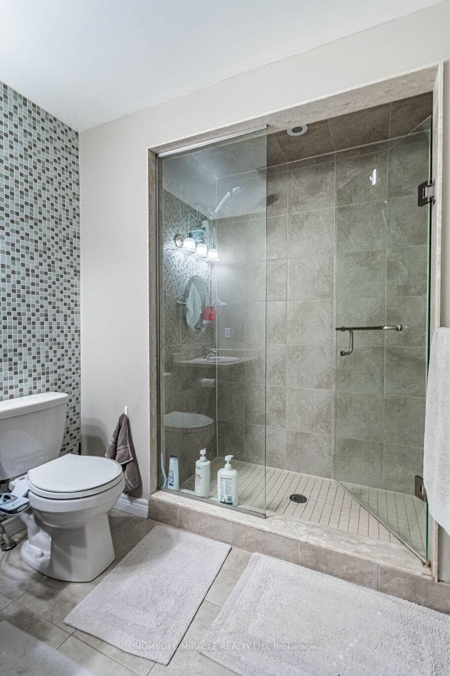 222 Pelech Crescent photo 30