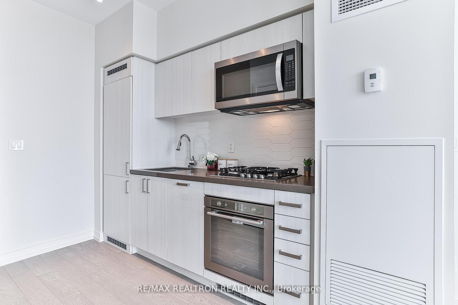 501 St Clair Avenue Unit 618 photo 12