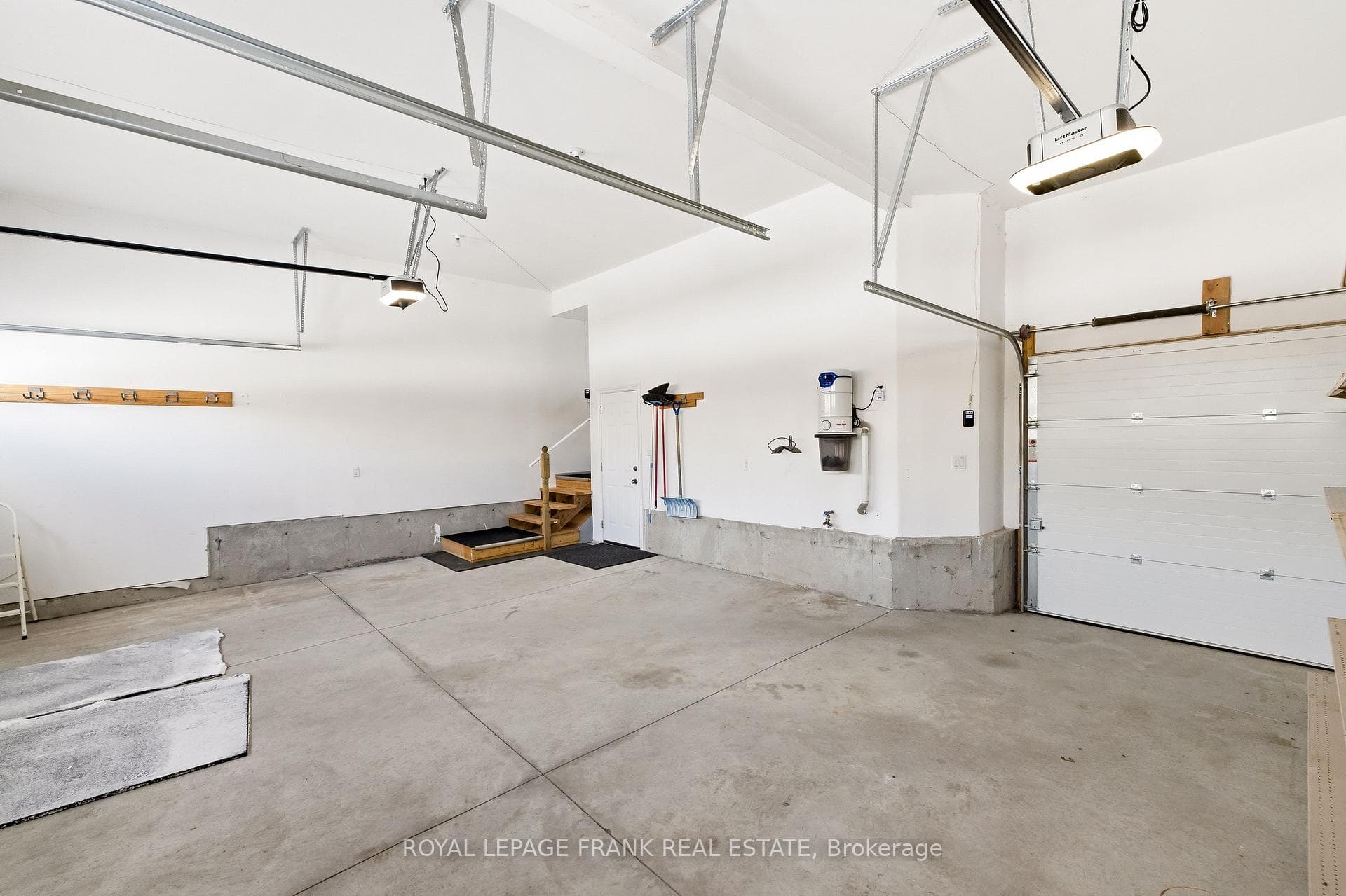 51 Nathan Avenue photo 42