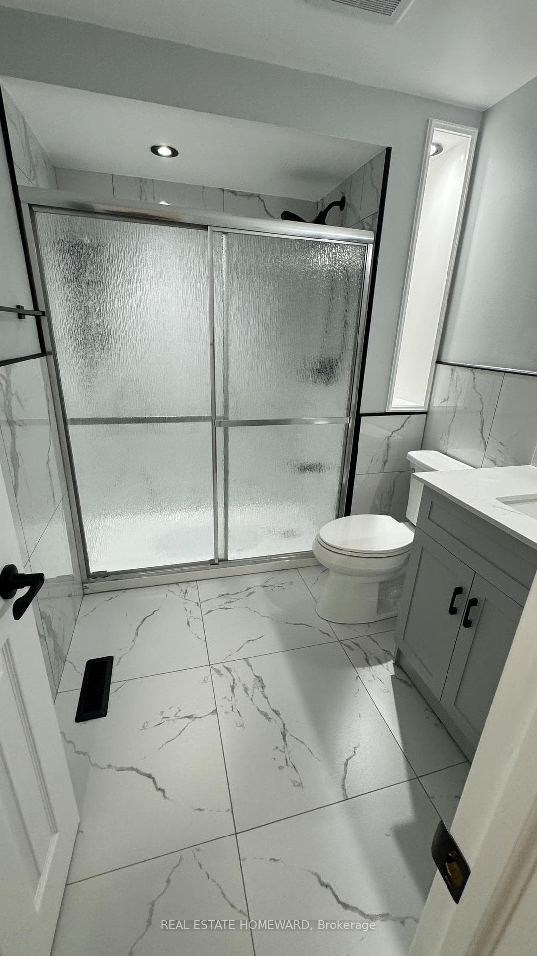 Washroom upper