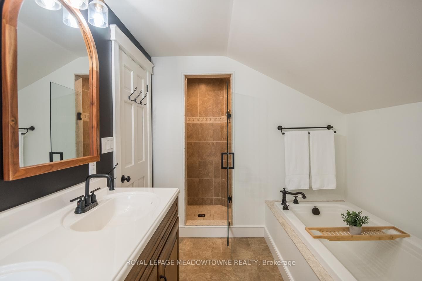 10761 Guelph Line photo 30