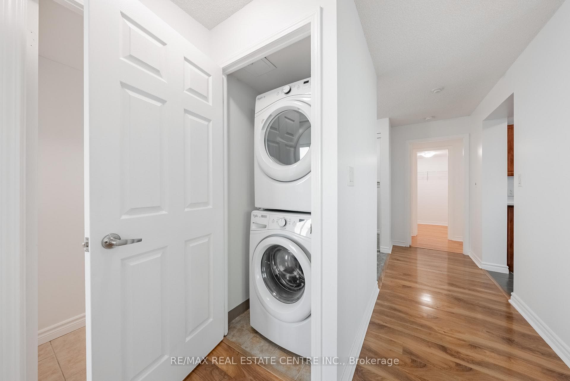 335 Rathburn Road Unit 511 photo 32