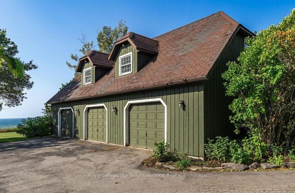 3741 Lakeshore Road photo 17