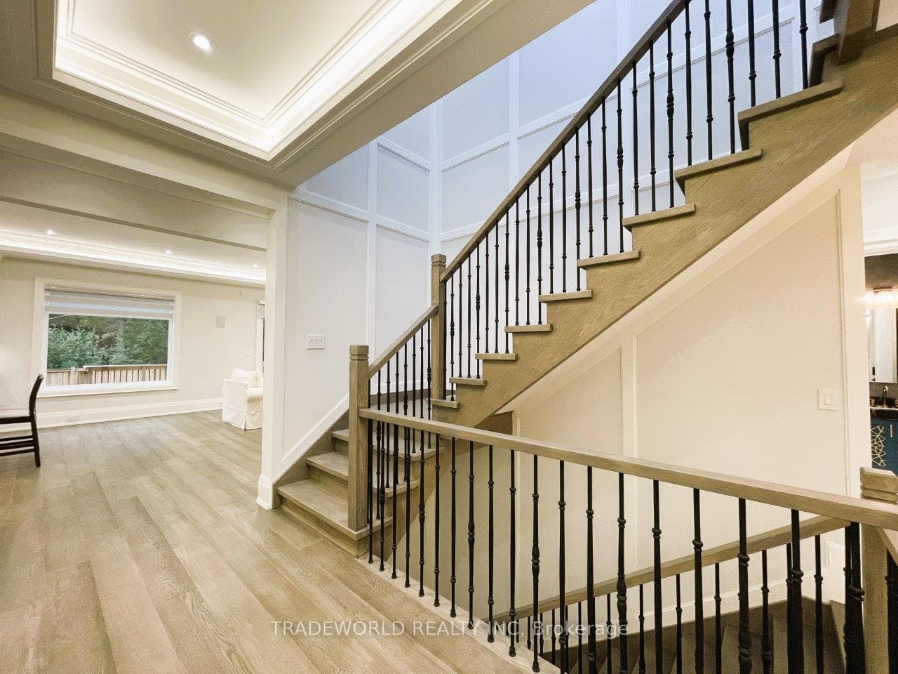 90 Fred Varley Drive photo 6