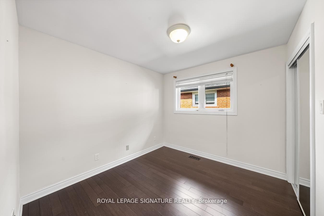 21 Broadlands Boulevard photo 13