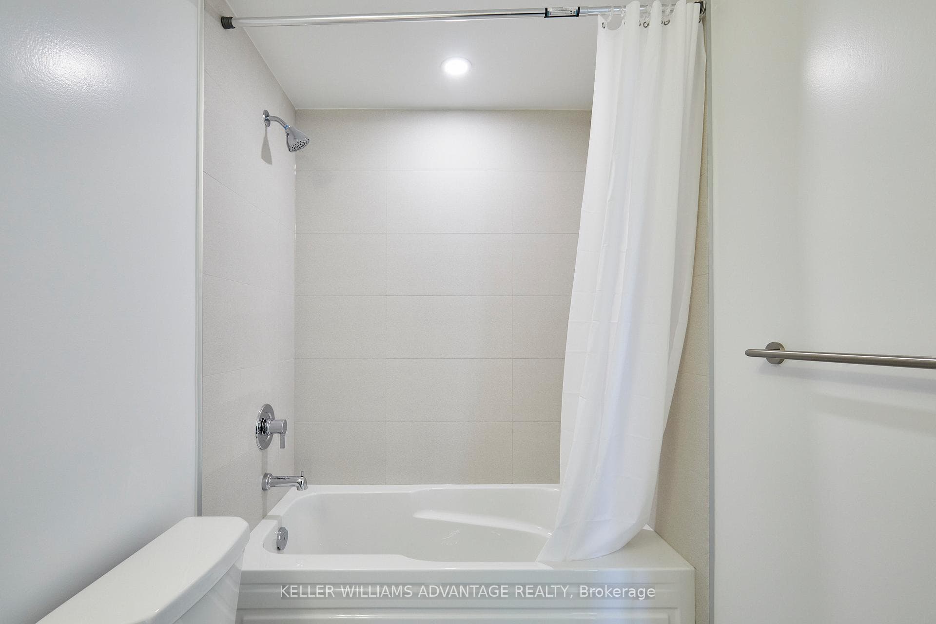 2545 Simcoe Street Unit 915 photo 18