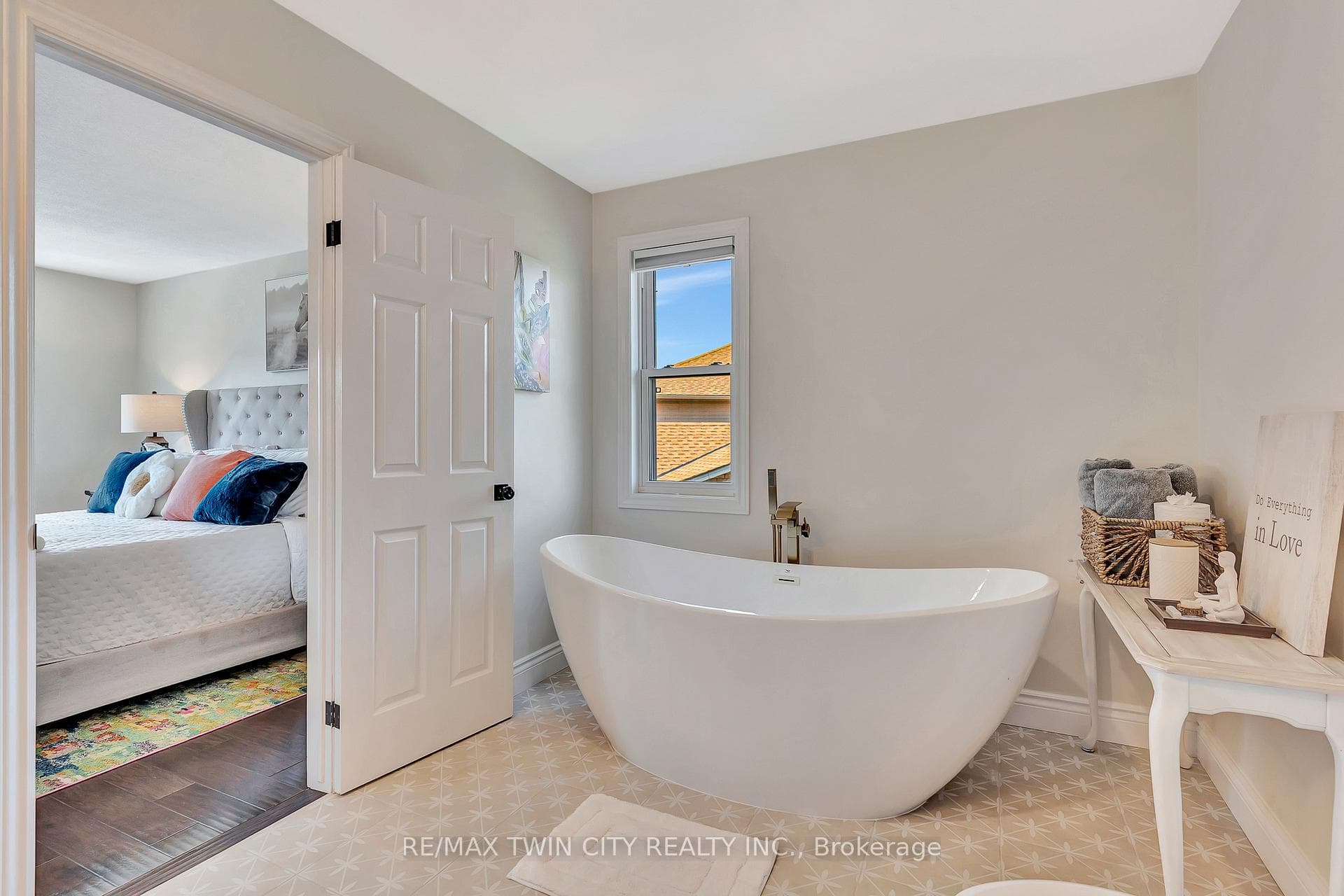 14 McCrimmon Court photo 25