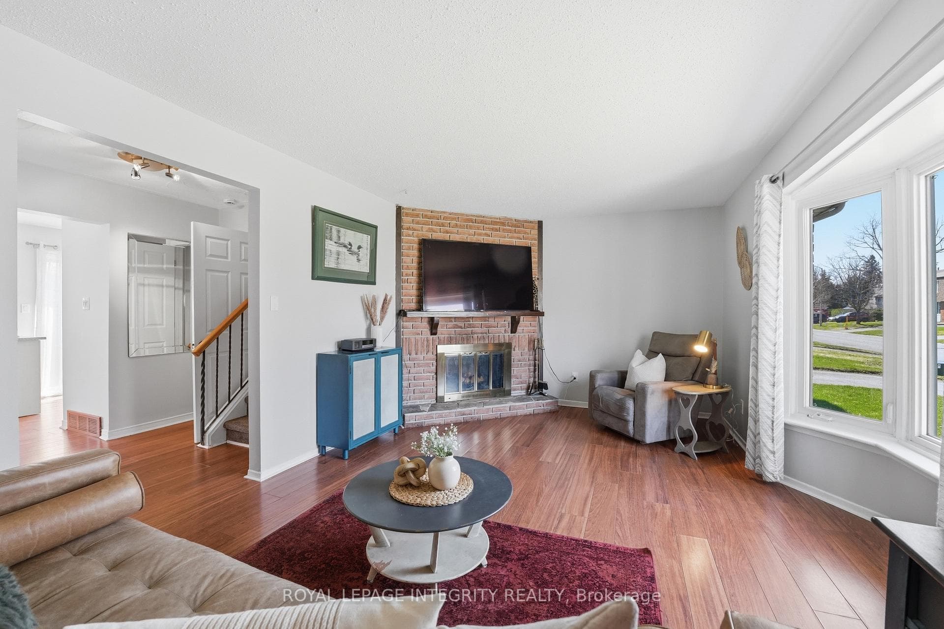 776 Vinette Crescent photo 4