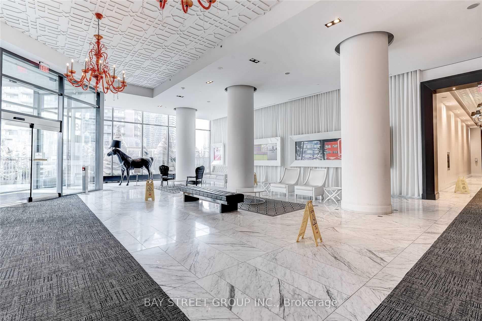 88 Park Lawn Road Unit 2011 photo 2