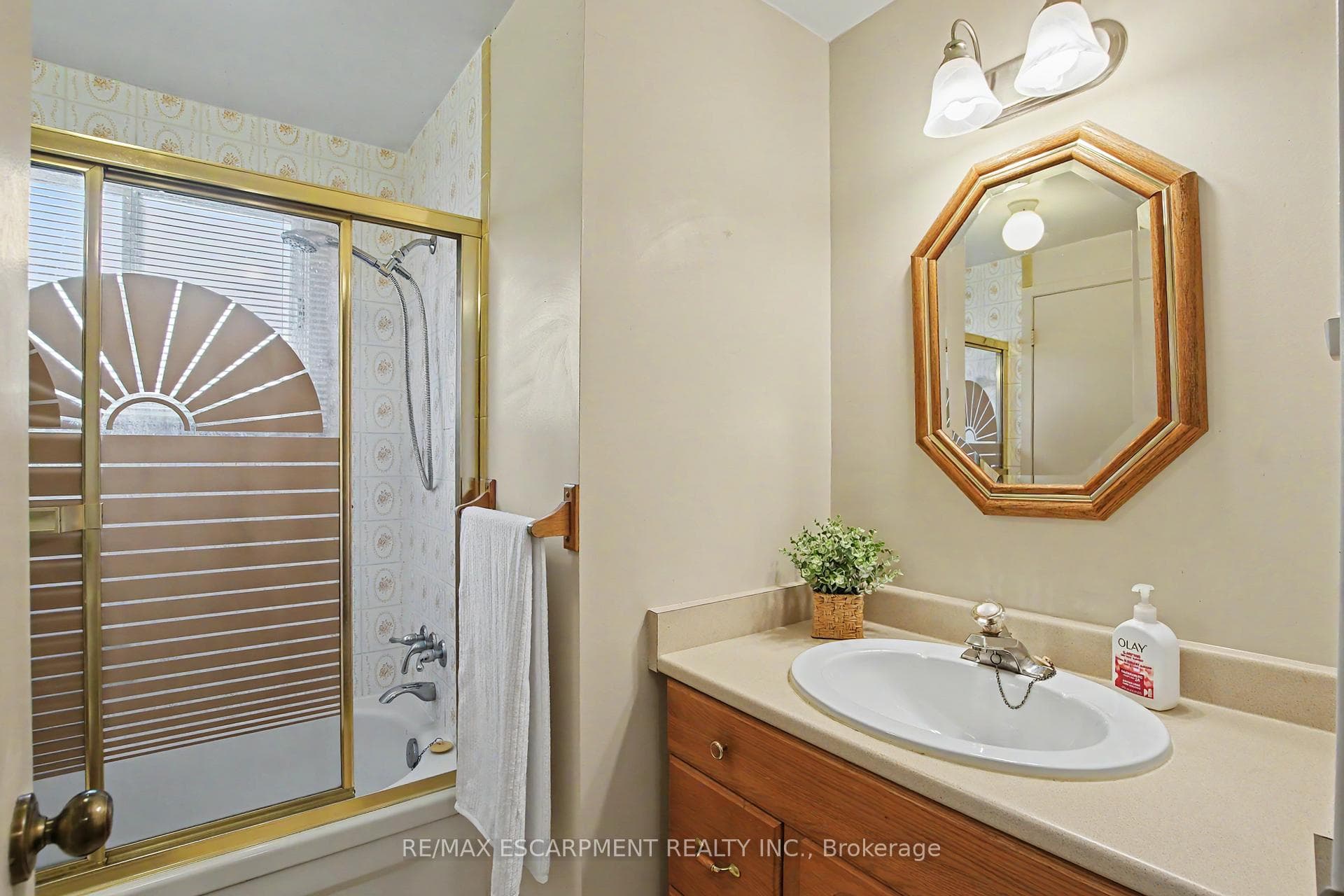 196 Guildwood Drive photo 26