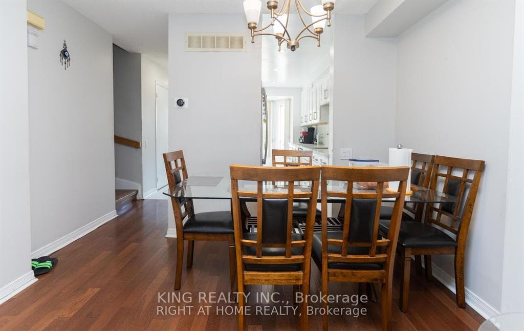 2472 eglinton Avenue Unit 19 photo 11