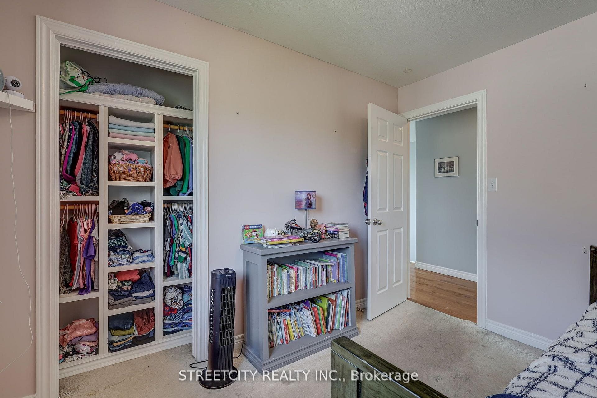 61 Meadowvale Drive photo 25