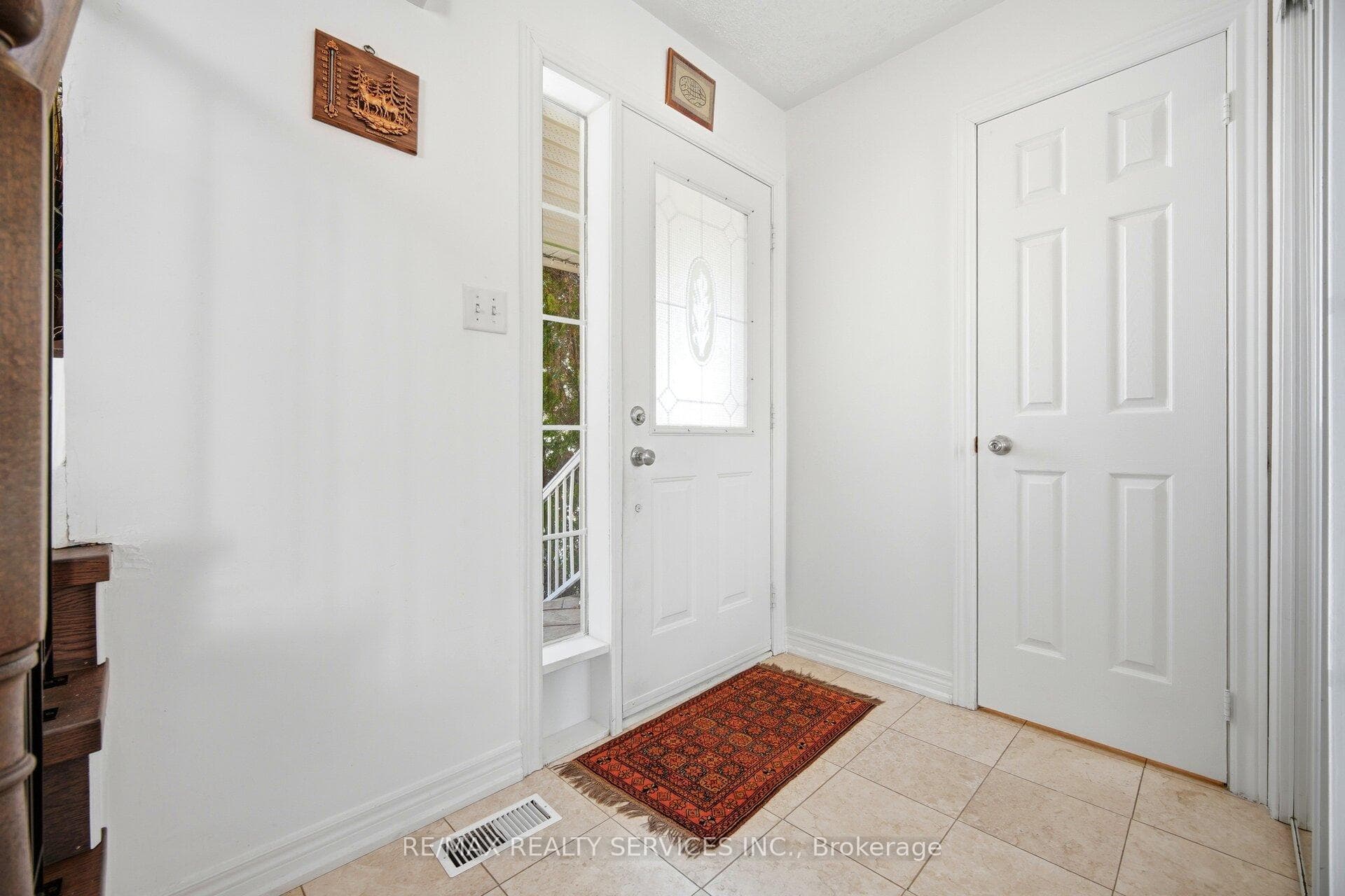 28 GOLD PARK Place photo 4