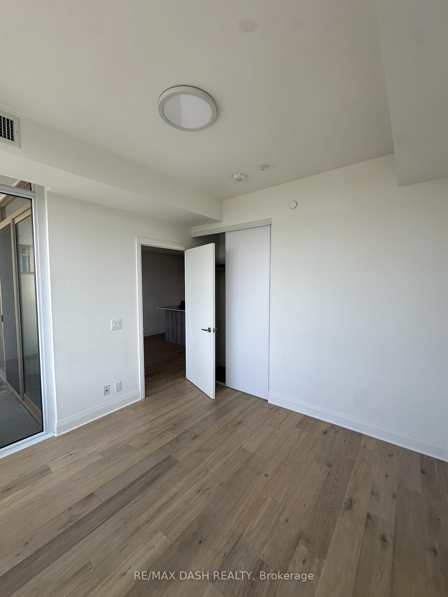 151 Avenue Road Unit 501 photo 15