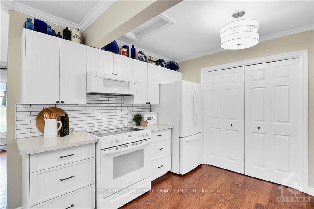 61 BROADVIEW Avenue photo 13