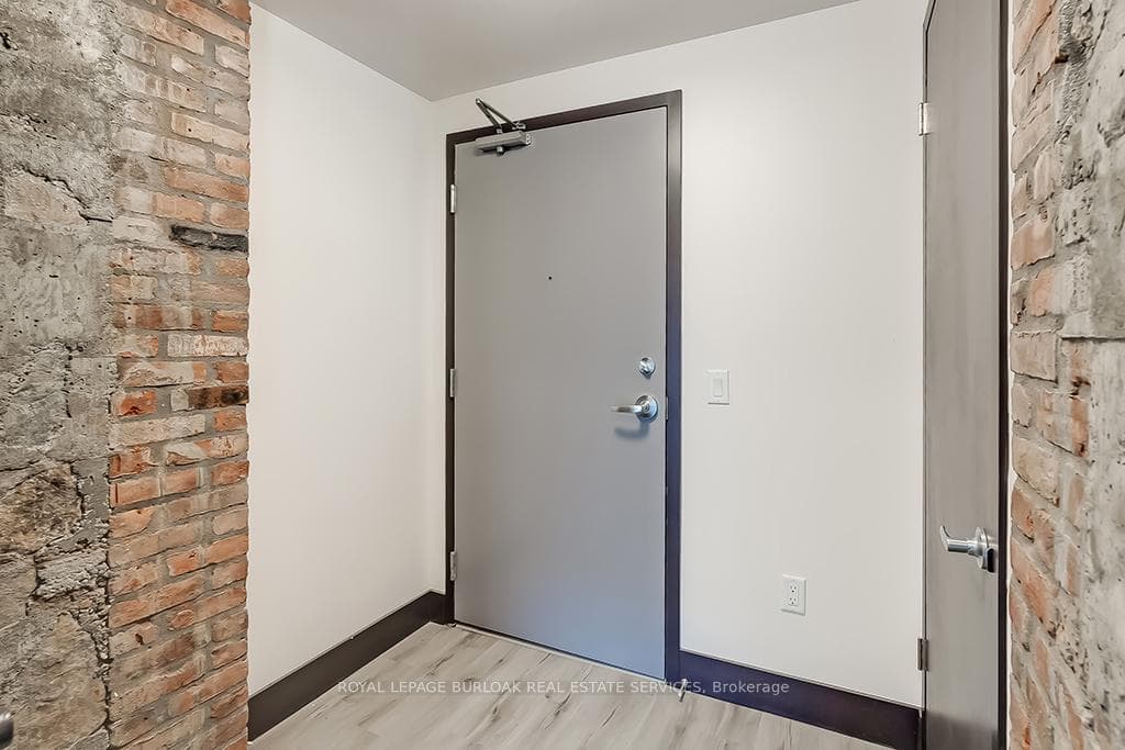 121 King Street Unit 102 photo 2