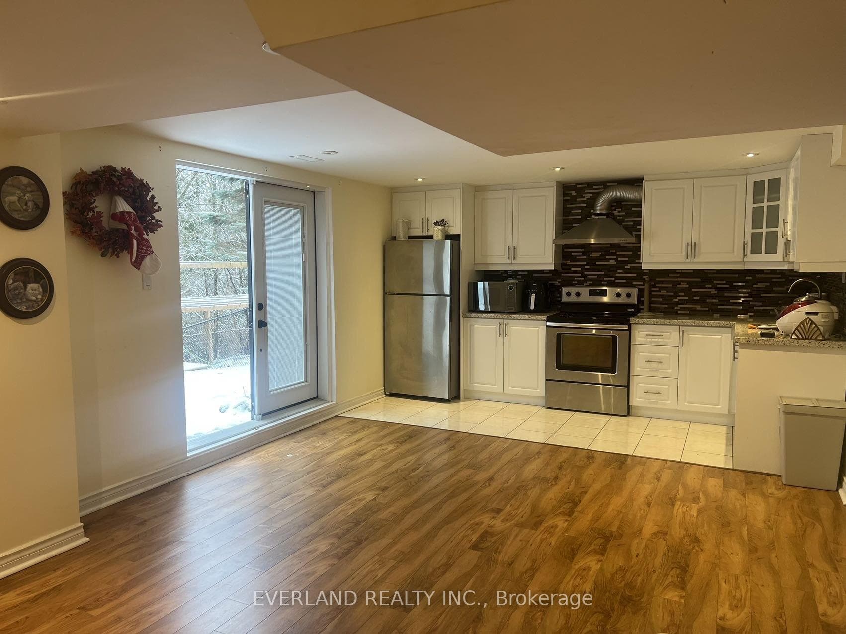 41 Heatherwood Crescent Unit Bsmt photo 2