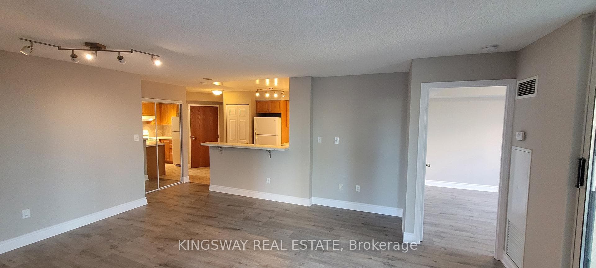 7 Lorraine Avenue Unit 812 photo 5