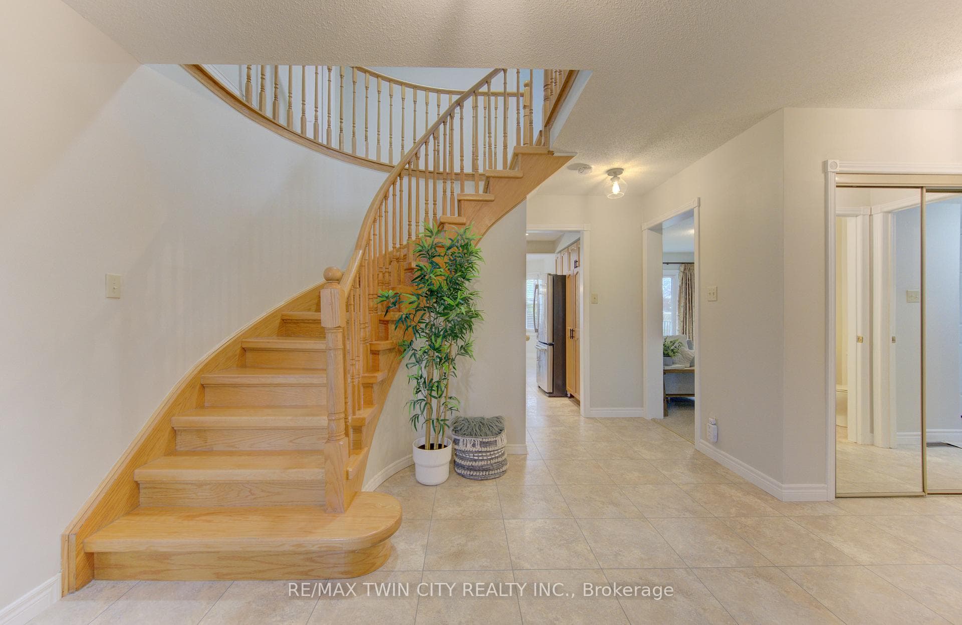 159 Burnett Avenue photo 5