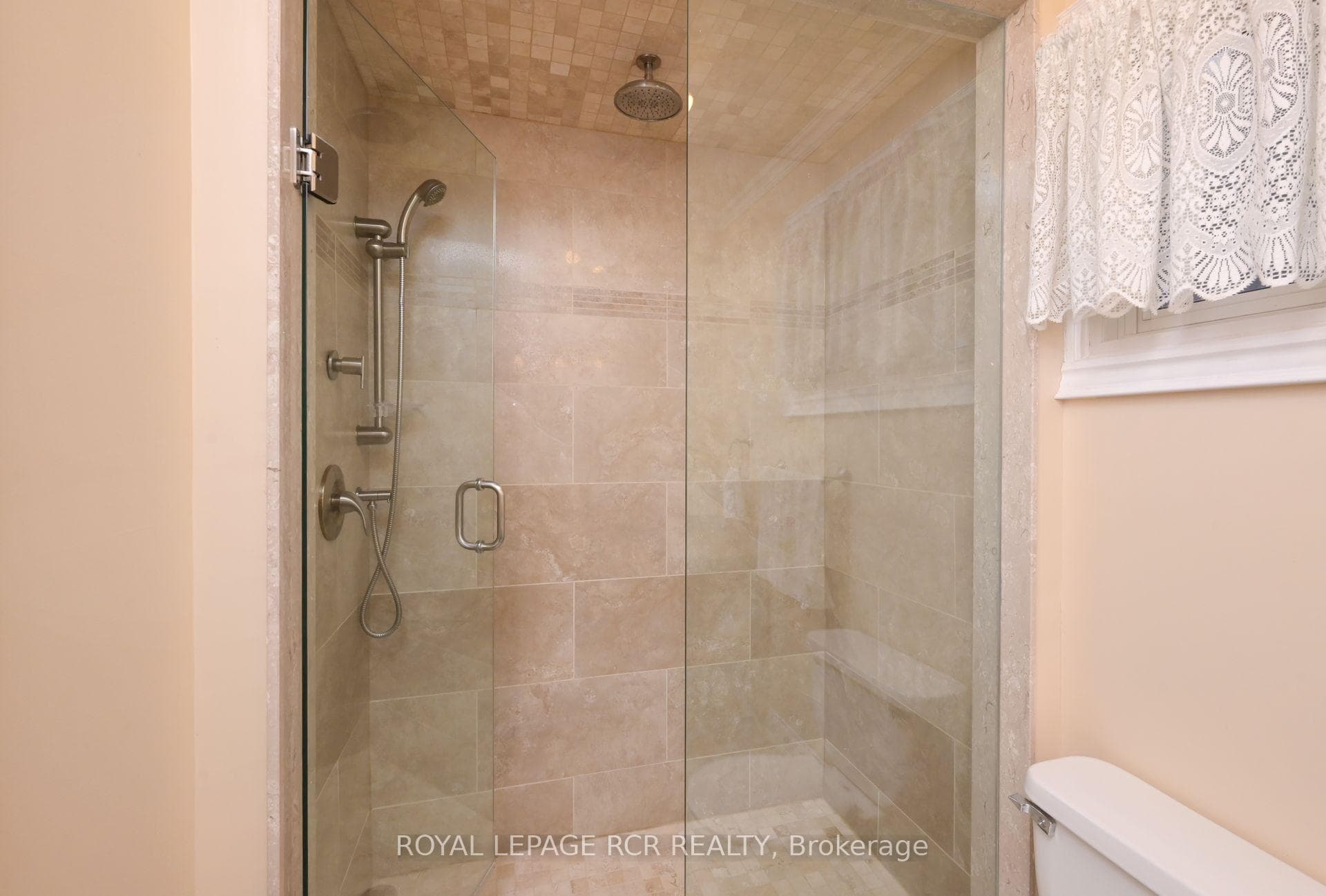 8 Fountainbridge Drive photo 25