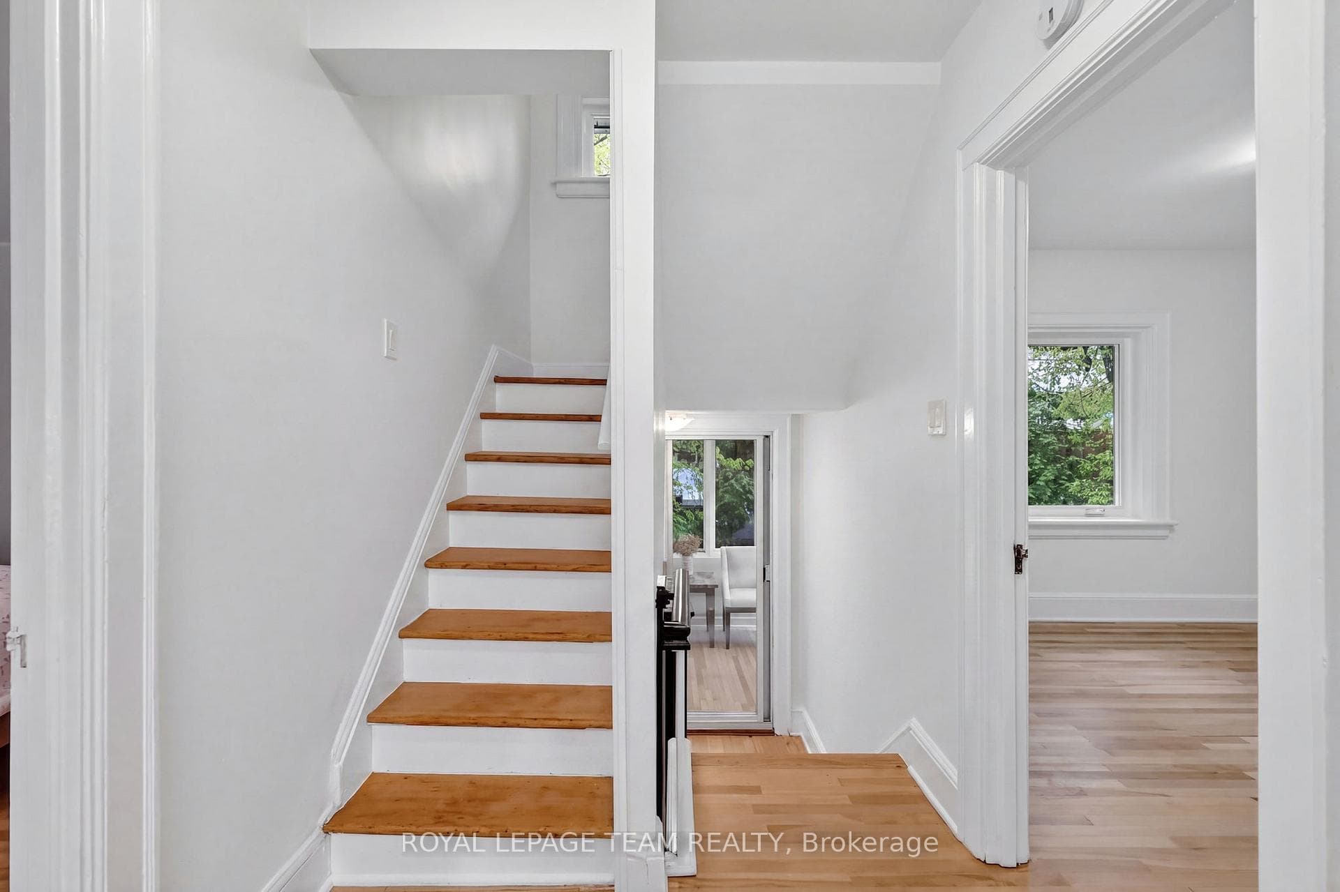 131 Acacia Avenue photo 29